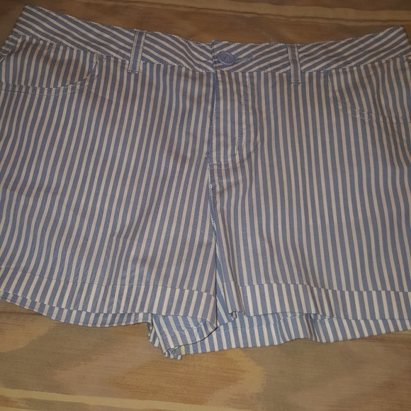 Mix & Co Pin stripe shorts - Picture 4 of 4